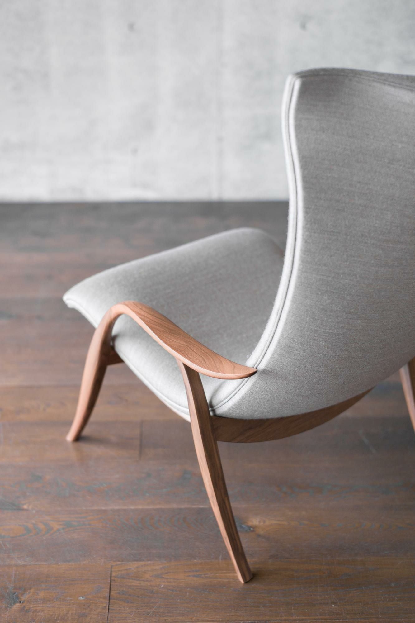 FH429 Signature Chair | 51% Online Store